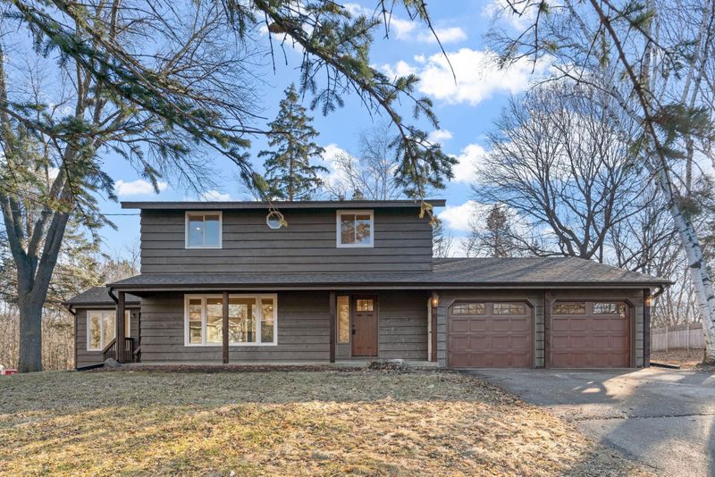 15719 Tonkawood Dr, Minnetonka, MN 55345