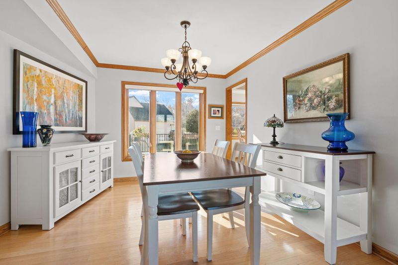1210 Josephine Rd, Roseville, MN 55113
