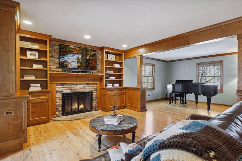 13 Nord Circle Rd, North Oaks, MN 55127
