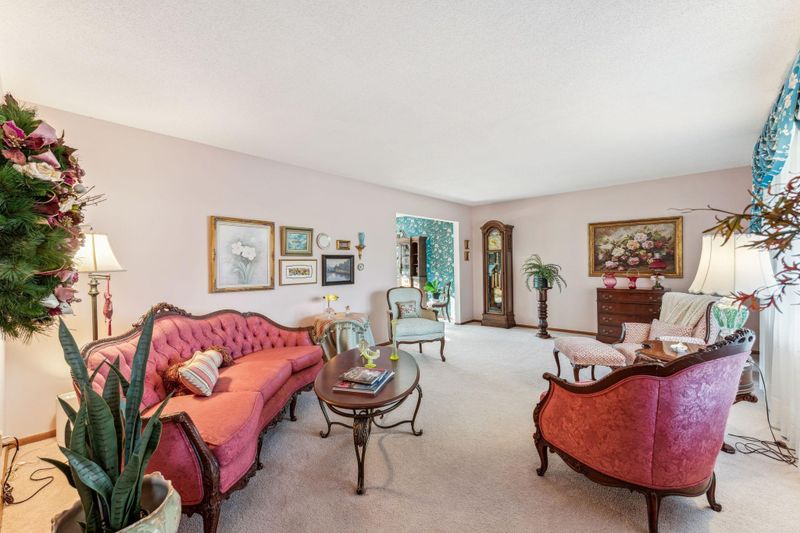 696 County Road B E, Maplewood, MN 55117