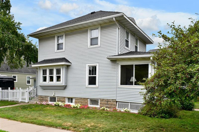 177 E 5th St, Winona, MN 55987