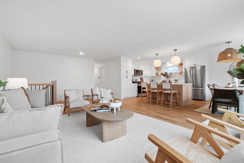 8047 Cheyenne Ave, Chanhassen, MN 55317
