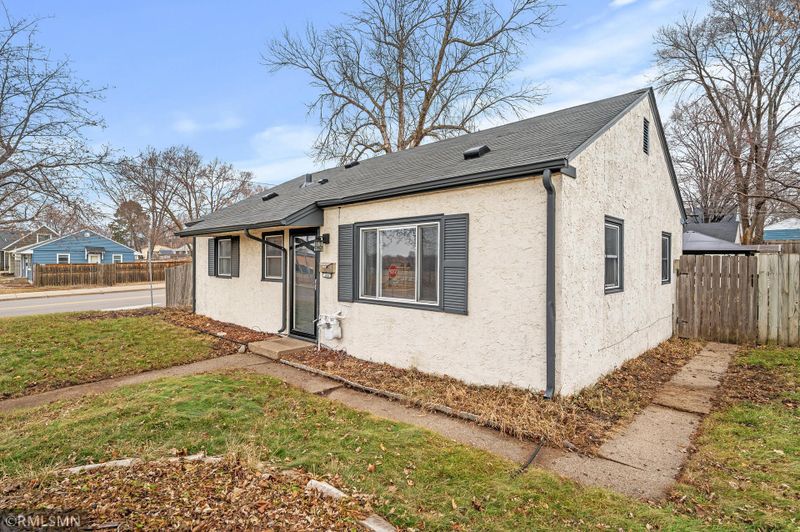 3556 Regent Ave N, Crystal, MN 55422