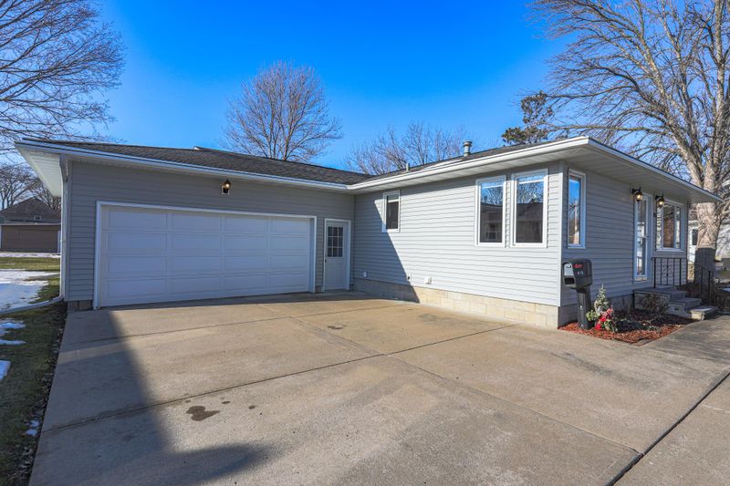 813 N Prairie St, Lake City, MN 55041