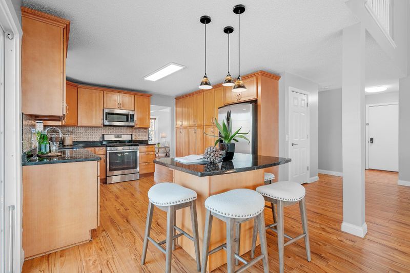2525 Stockbridge Rd, Eagan, MN 55120