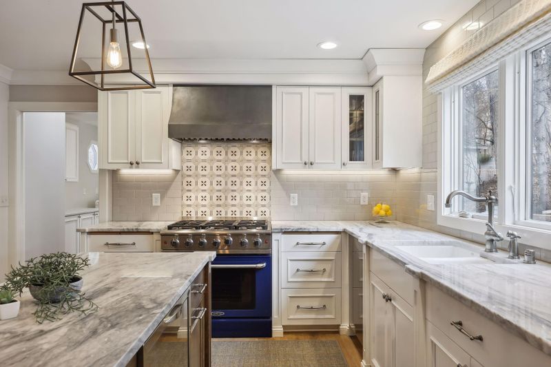 7140 Mark Terrace Dr, Edina, MN 55439