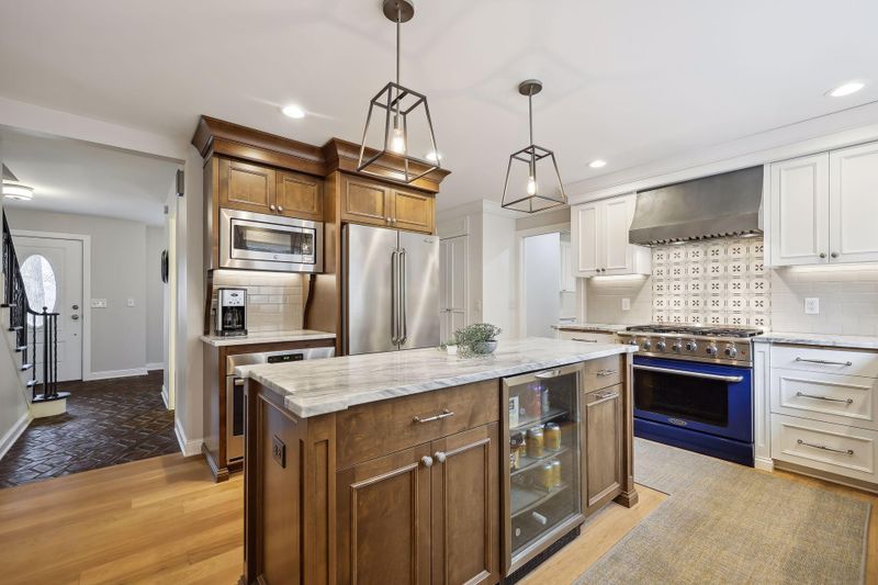 7140 Mark Terrace Dr, Edina, MN 55439