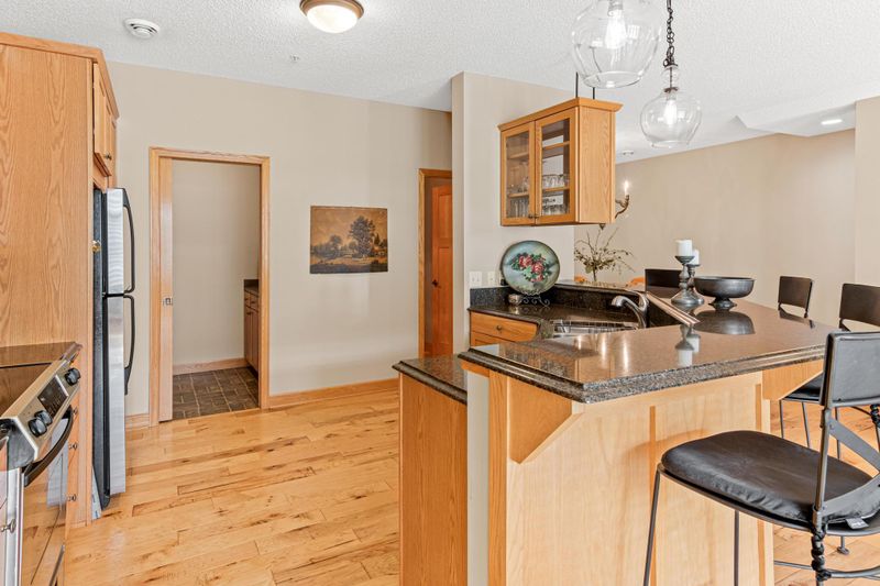 6715 Flycatcher Ln #1120, Apple Valley, MN 55124