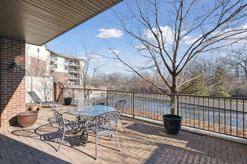 5225 Grandview Sq #109, Edina, MN 55436