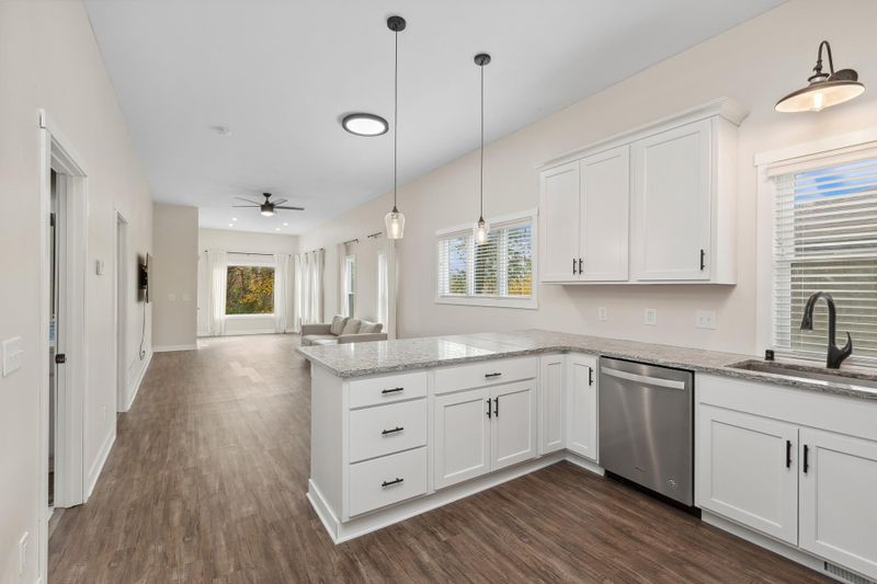 1475 Pacific St, Saint Paul, MN 55106