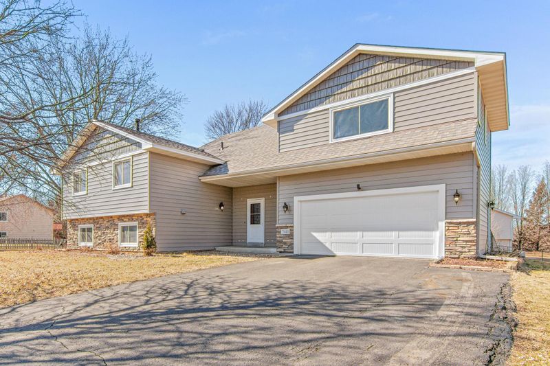 7440 Chippewa Trl, Chanhassen, MN 55317