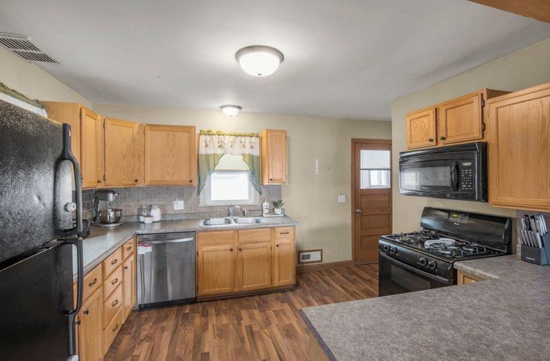 305 4th Ave NW, Arlington, MN 55307