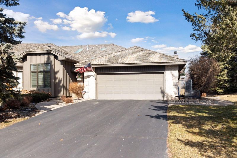 872 N Highview Cir, Mendota Heights, MN 55118