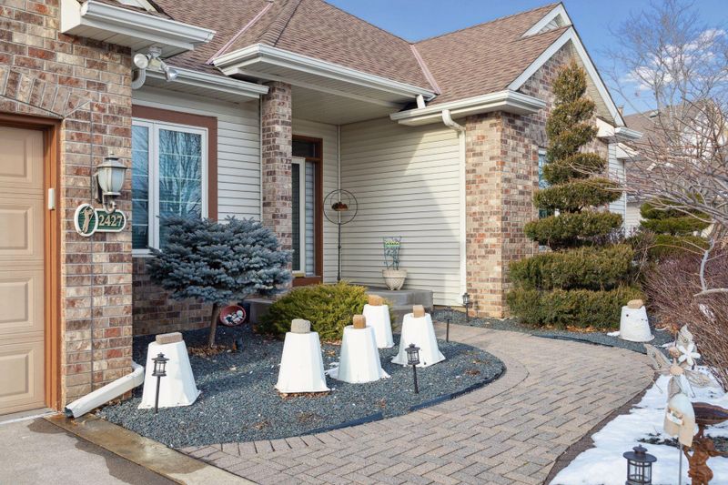 2427 Lone Eagle Trl, Woodbury, MN 55129