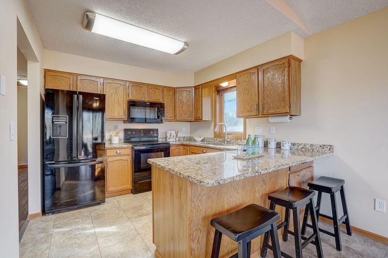 8020 Jensen Ave S, Cottage Grove, MN 55016