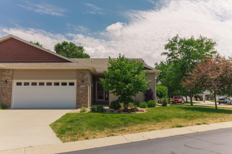 2498 Dallman Ln SE, Rochester, MN 55904