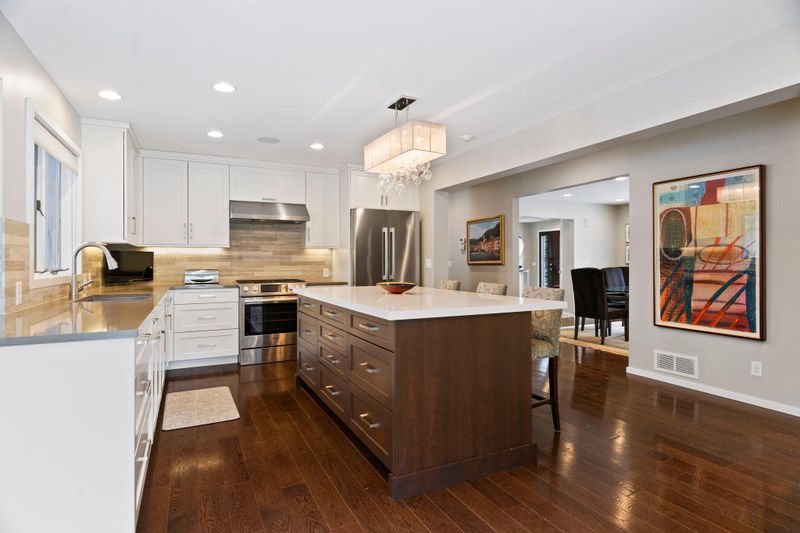 2110 Austrian Pine Ln, Minnetonka, MN 55305