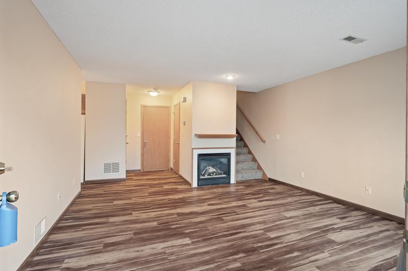 4790 Grenwich Trl N, Oakdale, MN 55128