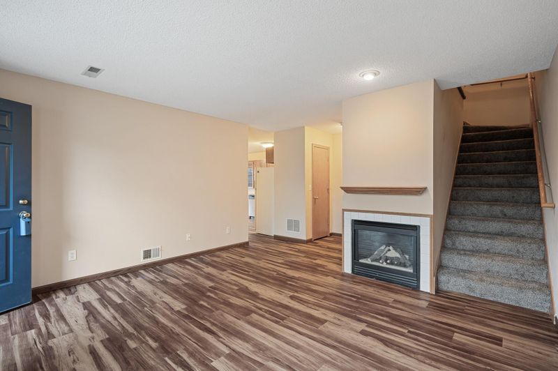 4790 Grenwich Trl N, Oakdale, MN 55128