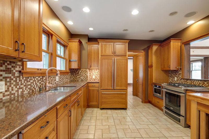 3723 E Minnehaha Pw, Minneapolis, MN 55417