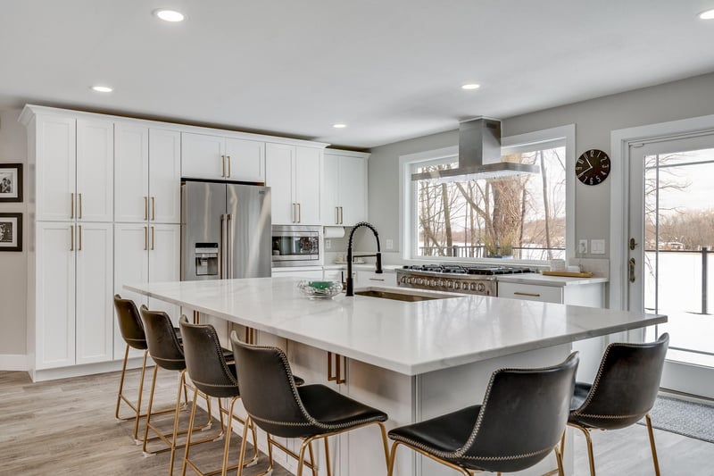 490 Bighorn Dr, Chanhassen, MN 55317