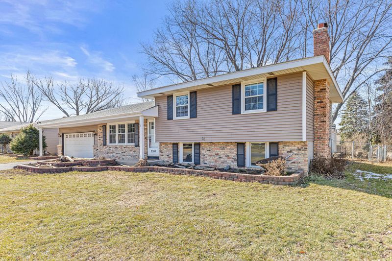 2316 Lamplight Dr, Woodbury, MN 55125