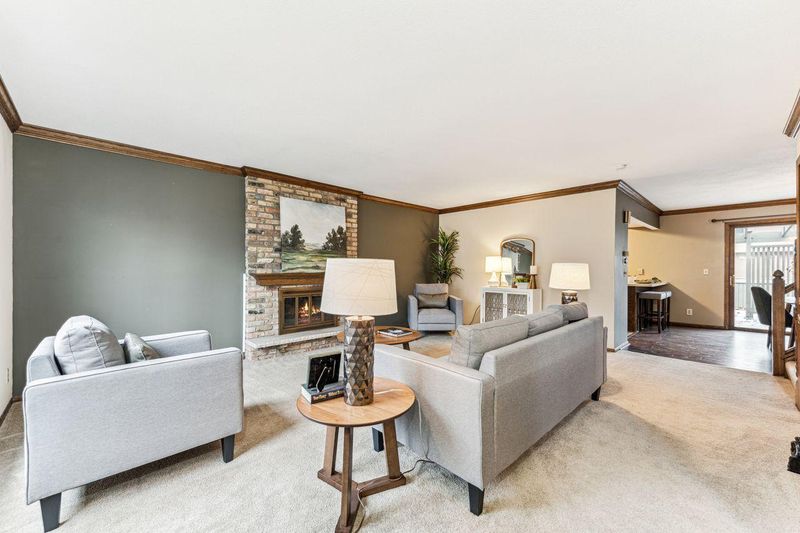 33 Walden St, Burnsville, MN 55337