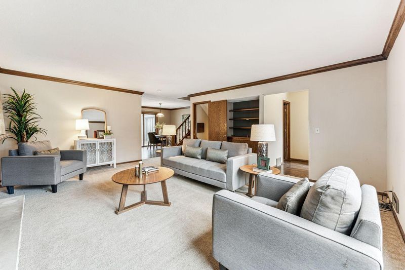 33 Walden St, Burnsville, MN 55337