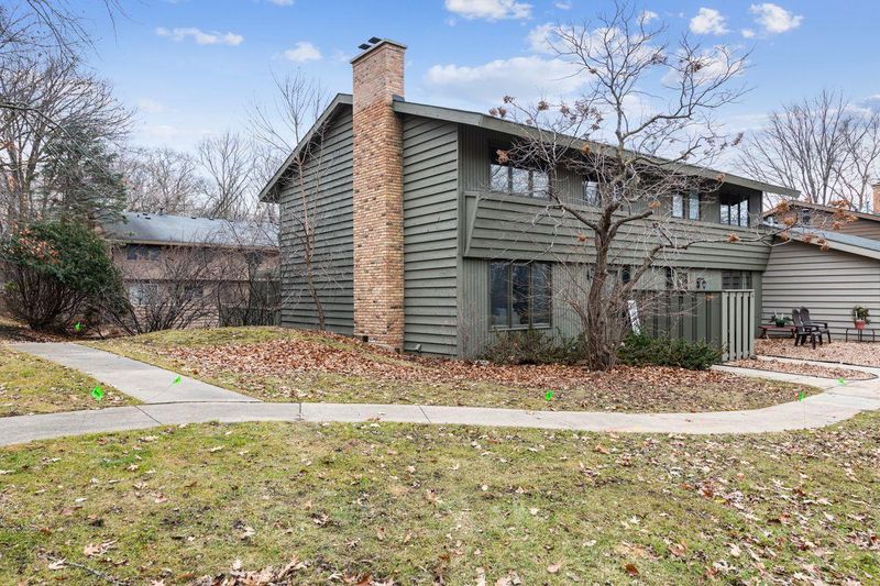 33 Walden St, Burnsville, MN 55337
