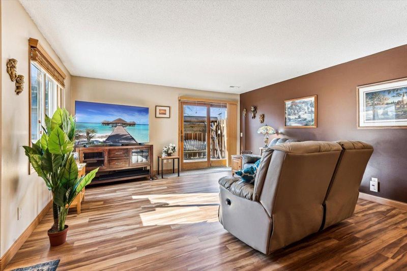 3889 Dolomite Dr, Eagan, MN 55122