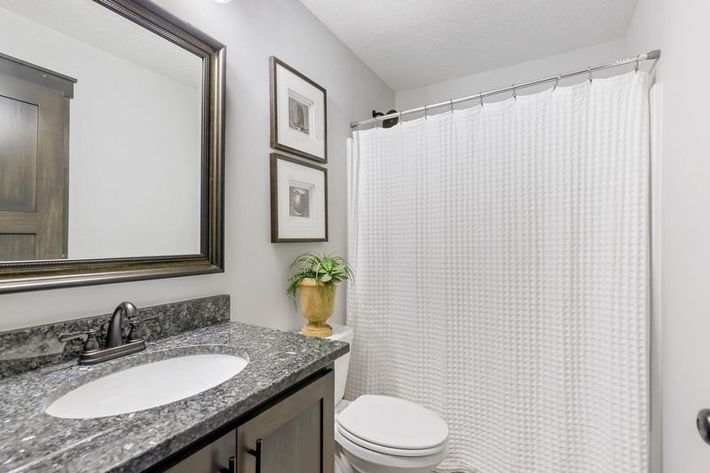 7772 Adler Trl, Inver Grove Heights, MN 55077