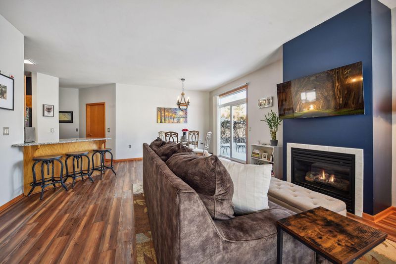 1264 Crystal Pl E, Chaska, MN 55318