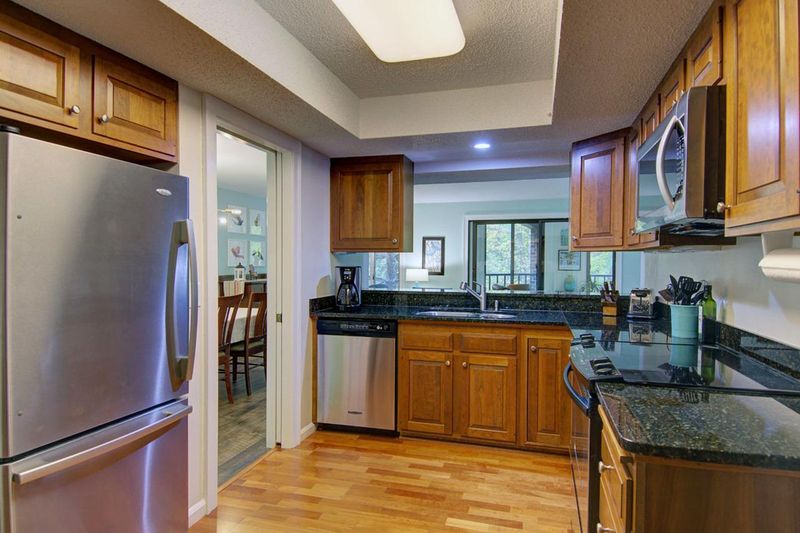 6051 Laurel Ave #109, Golden Valley, MN 55416