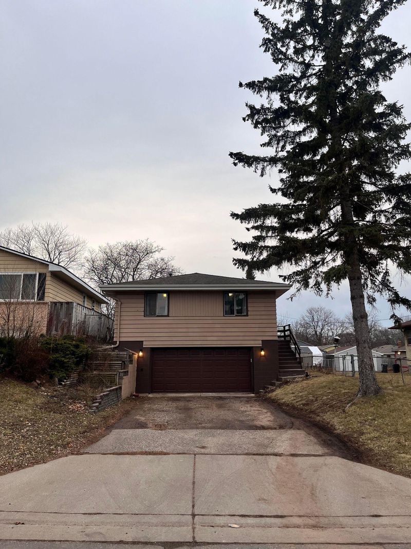 1648 Pacific St, Saint Paul, MN 55106