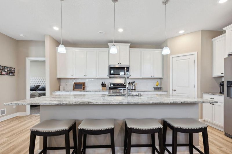 2209 Avalon Ct, Shakopee, MN 55379