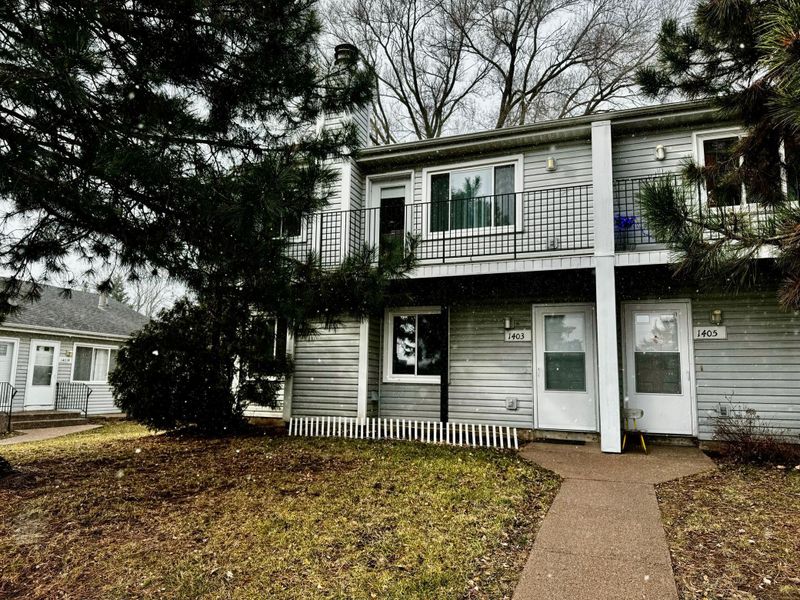 1403 Farrington St, Saint Paul, MN 55117