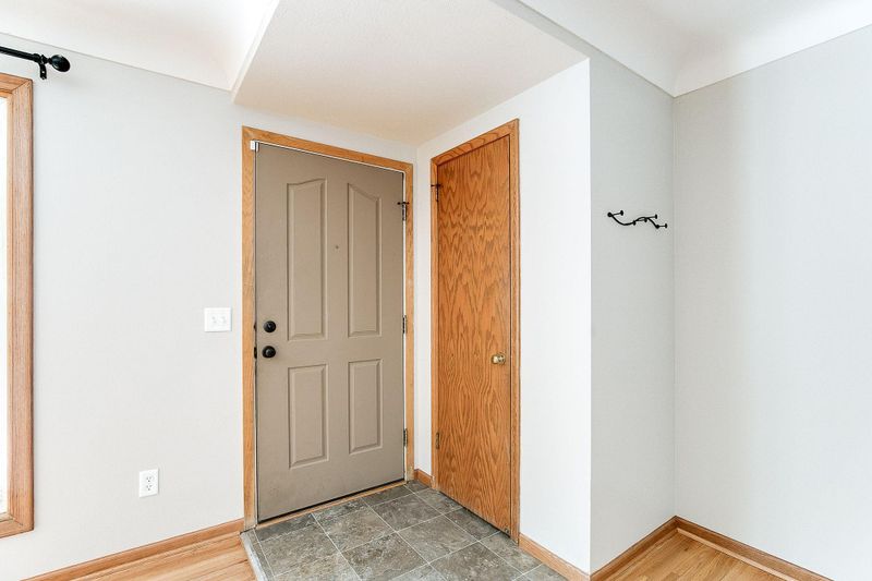 13820 Steven Rd, Burnsville, MN 55337