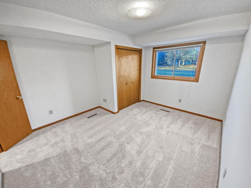 15655 Highview Ln, Apple Valley, MN 55124
