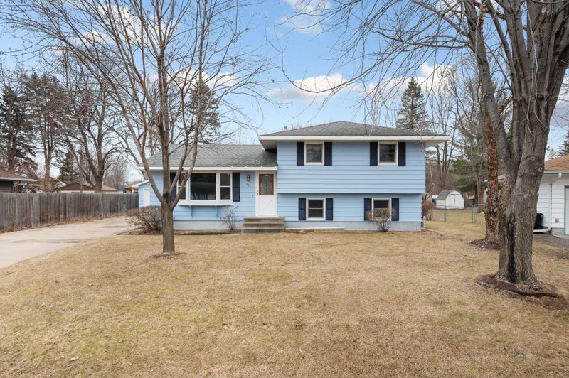 121 Yoho Dr, Anoka, MN 55303