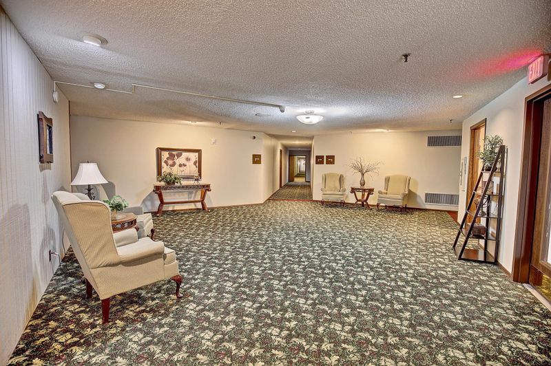 4710 58th Ave N #305, Crystal, MN 55429