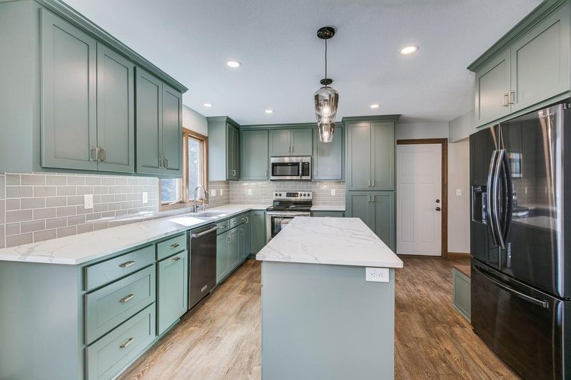 2536 Ann Dr, Shakopee, MN 55379