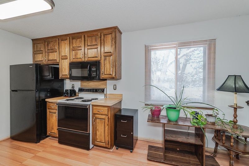 8749 Maplebrook Pw N, Brooklyn Park, MN 55445