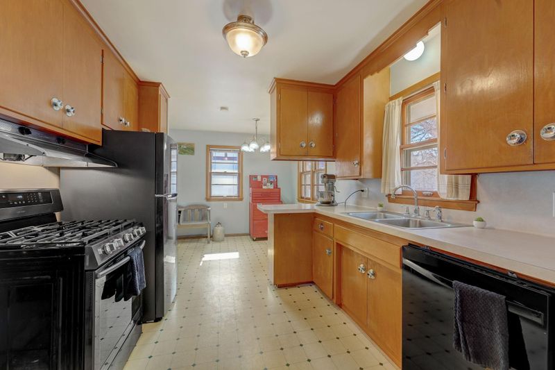 2720 Irving Ave N, Minneapolis, MN 55411