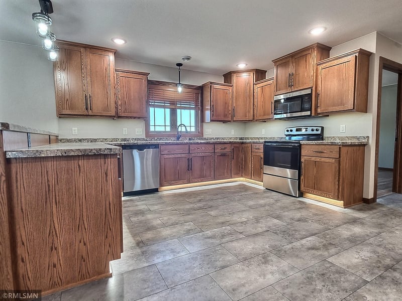 64 Robert St, Elrosa, MN 56325