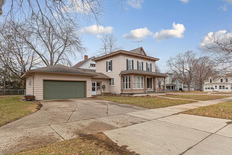 128 6th Ave NW, Faribault, MN 55021
