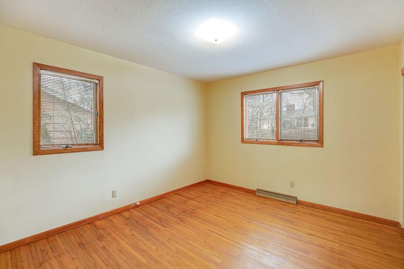 728 Cheyenne Ln, Mendota Heights, MN 55120