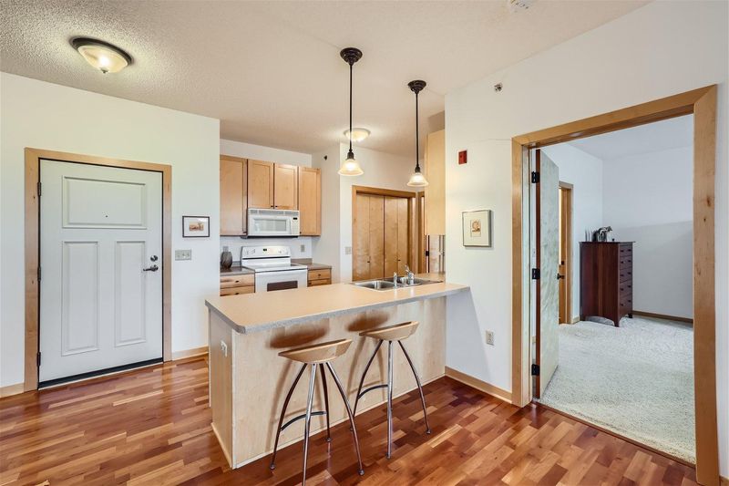 2530 E 34th St #302, Minneapolis, MN 55406
