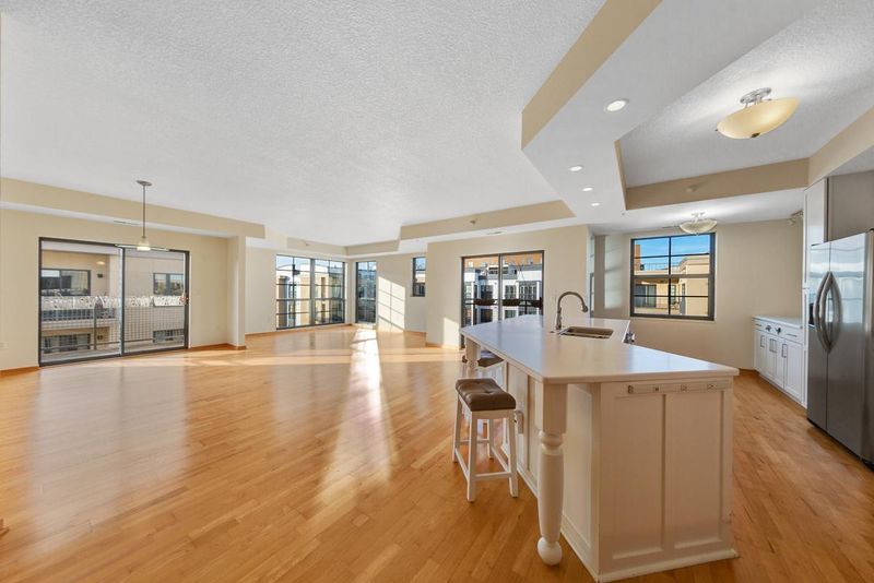 825 Berry St #411, Saint Paul, MN 55114