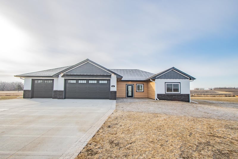 968 Sterling Ave, Worthington, MN 56187