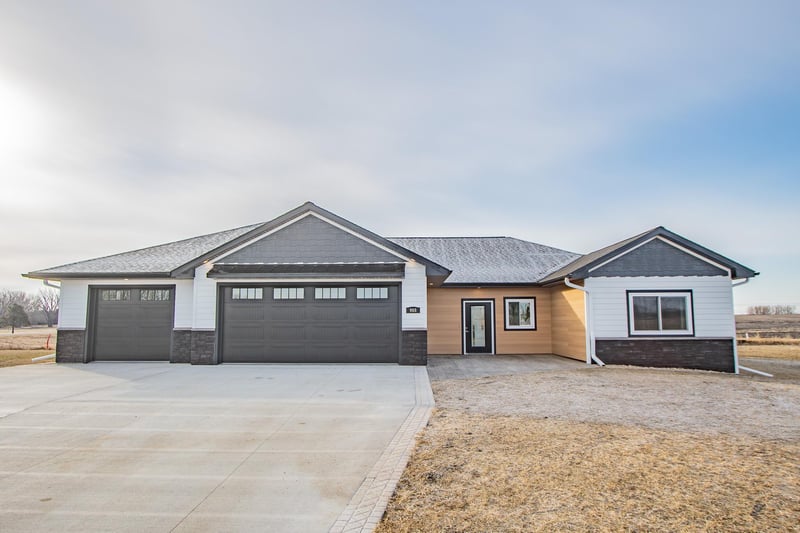 968 Sterling Ave, Worthington, MN 56187